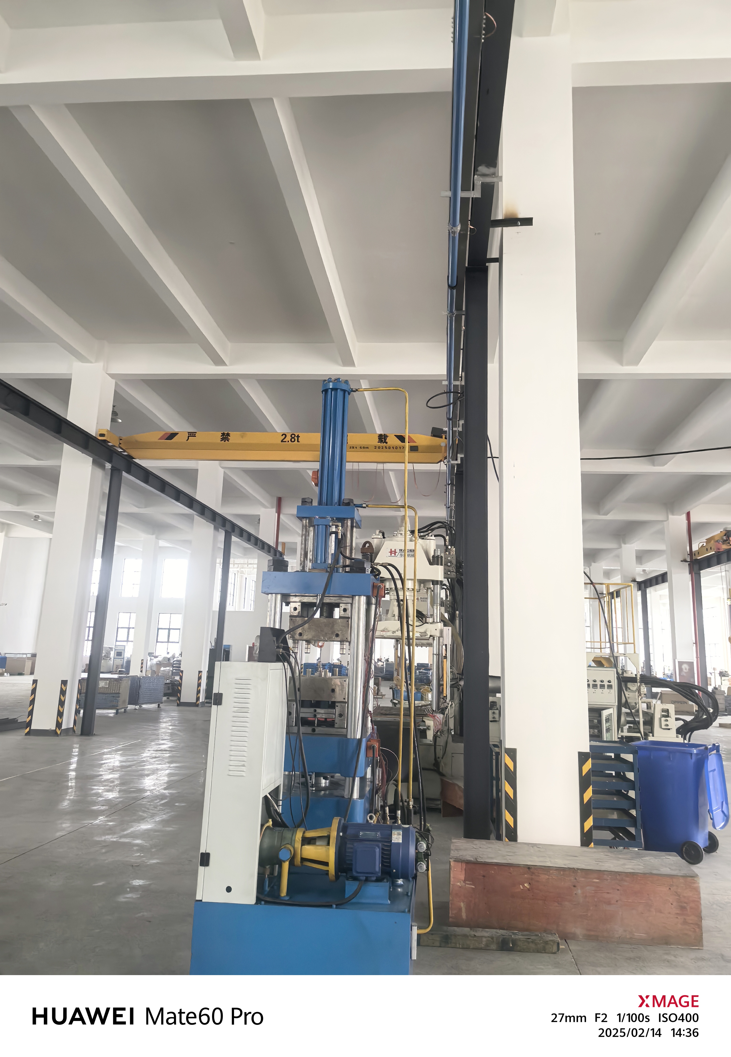 Long-term Supply of Blue Aluminum Alloy Compressed Air Pipe.